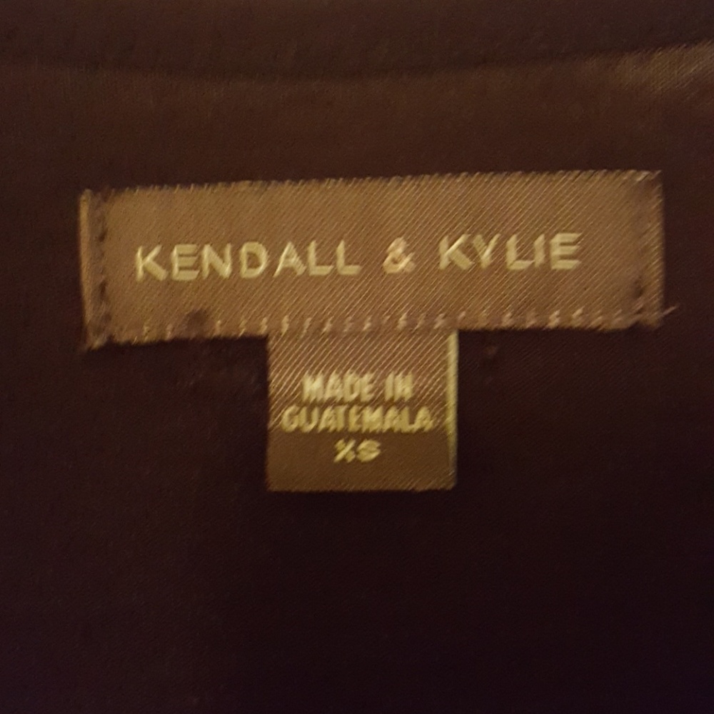 KENDALL AND KYLIE SHORT SLEEVE XSMALL - Picture 2 of 5